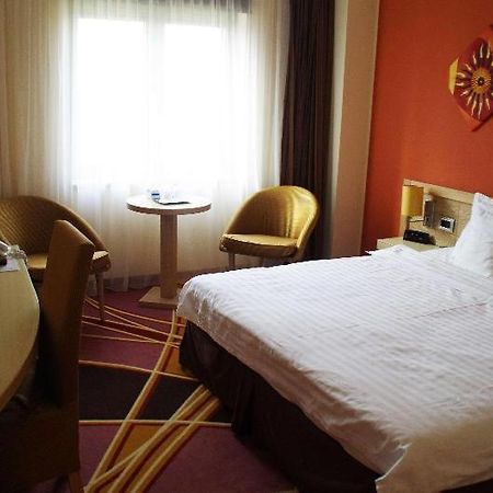 Mari Vila Hotel Бухарест Номер фото